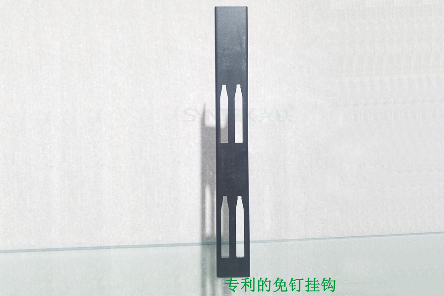 興鐵干掛式鋼制復(fù)合墻板專(zhuān)利龍骨